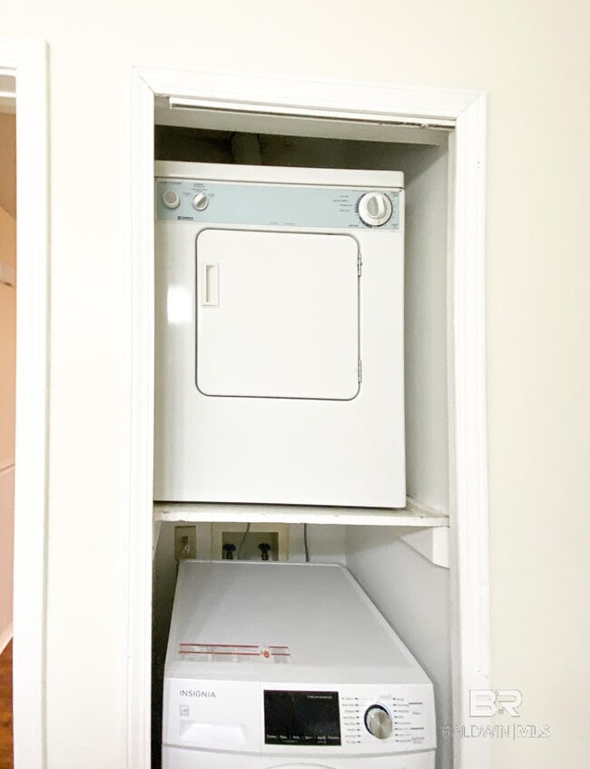 Building Photo - 5608 Cottage Hill Rd