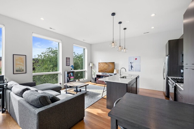 Building Photo - 1728 W Division St