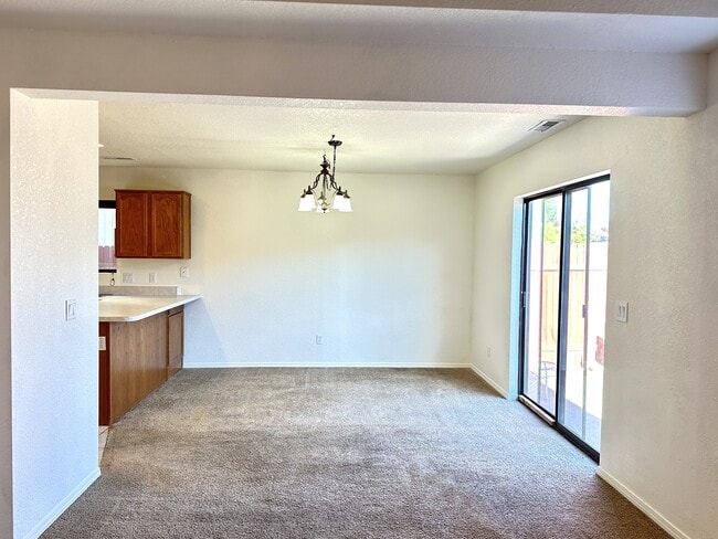 Building Photo - 3032 W Easterday Ln
