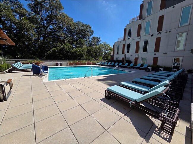 Building Photo - 775 Juniper St NE