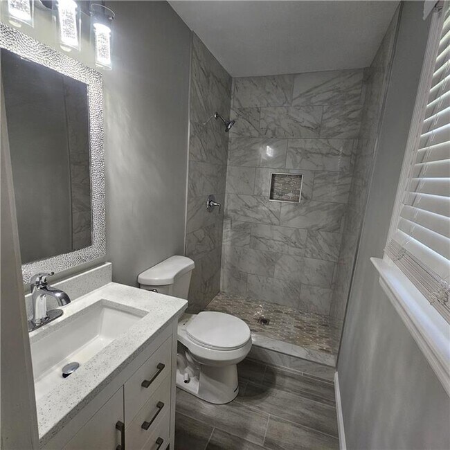 Building Photo - 3047 Menlo Park Dr