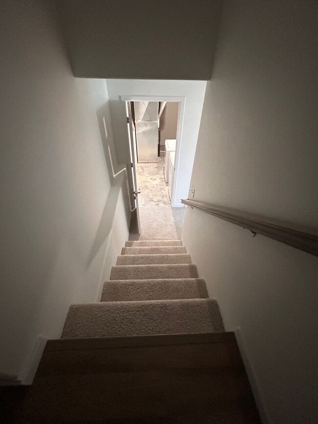 Building Photo - 3 Bed 3 Bath TownHome