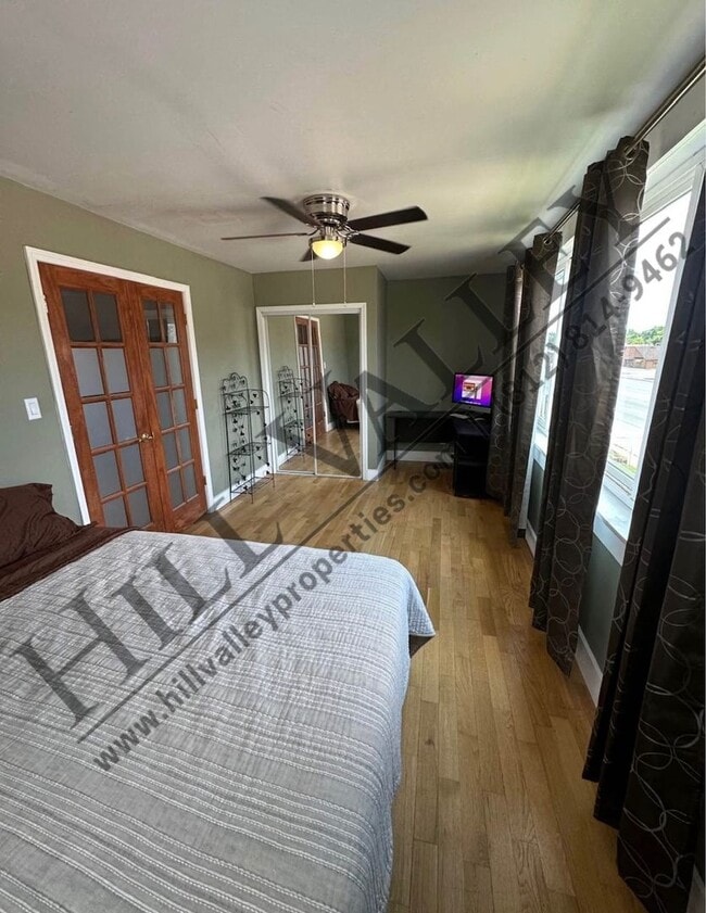 Building Photo - Two Bedroom Upper — All Utilities Paid!