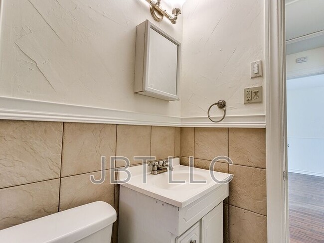 Building Photo - 224 W Ercoupe Dr