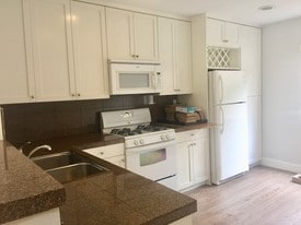 Building Photo - 639 4th St