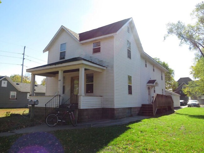 Building Photo - 709 Hudson St