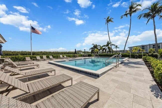 Building Photo - 309 Goodlette-Frank Rd