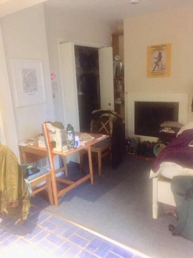 Building Photo - 1012 - Dunne