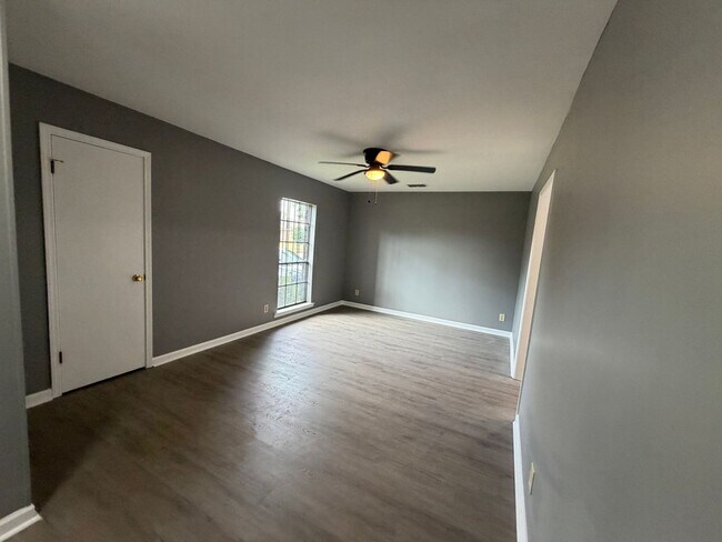 Building Photo - 6074 Little Ln