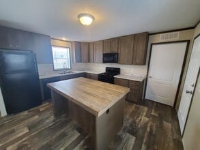 Building Photo - 45 Sparrow Hill Dr