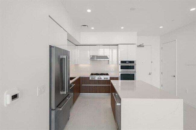 Building Photo - 400 Central Ave