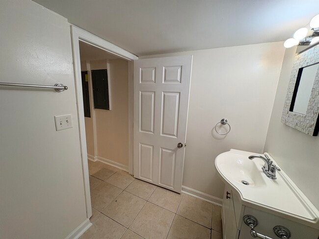 Building Photo - 212 Barbourville Dr