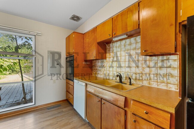 Building Photo - 2532 N Amidon Ave