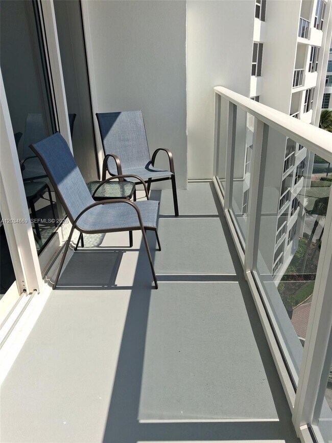 Building Photo - 3505 S Ocean Dr