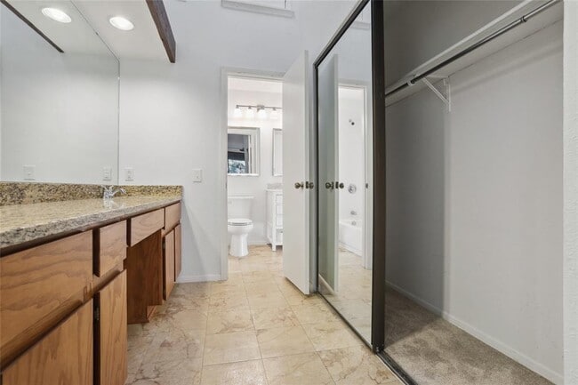Building Photo - 7122 Wood Hollow Dr