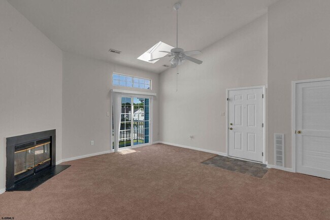 Building Photo - 303 Heather Croft