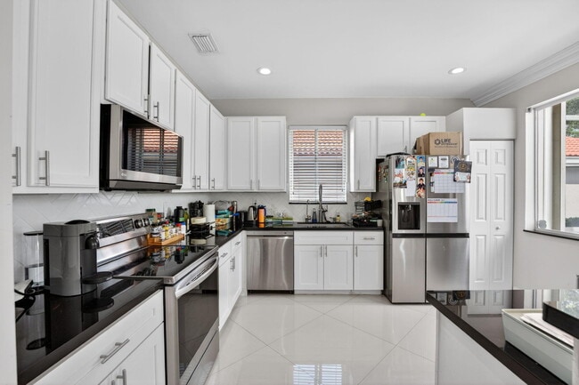 Building Photo - 3755 Pebblebrook Ct