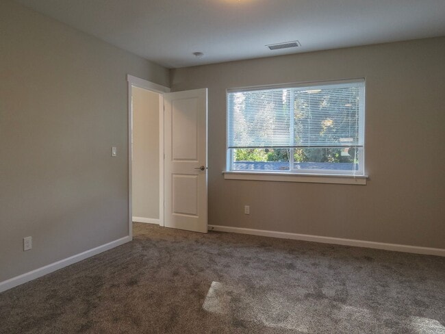 Building Photo - Market St Duplex
