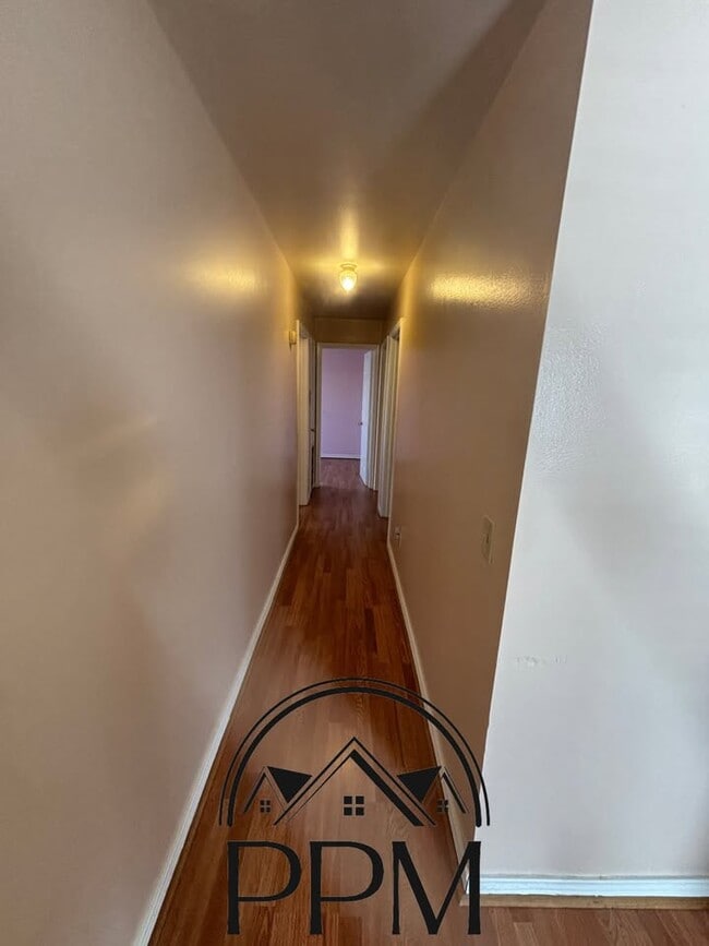 Building Photo - 901 Everitt St