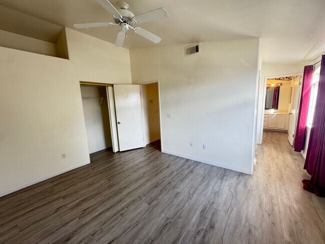 Building Photo - 5415 W Harmon Ave