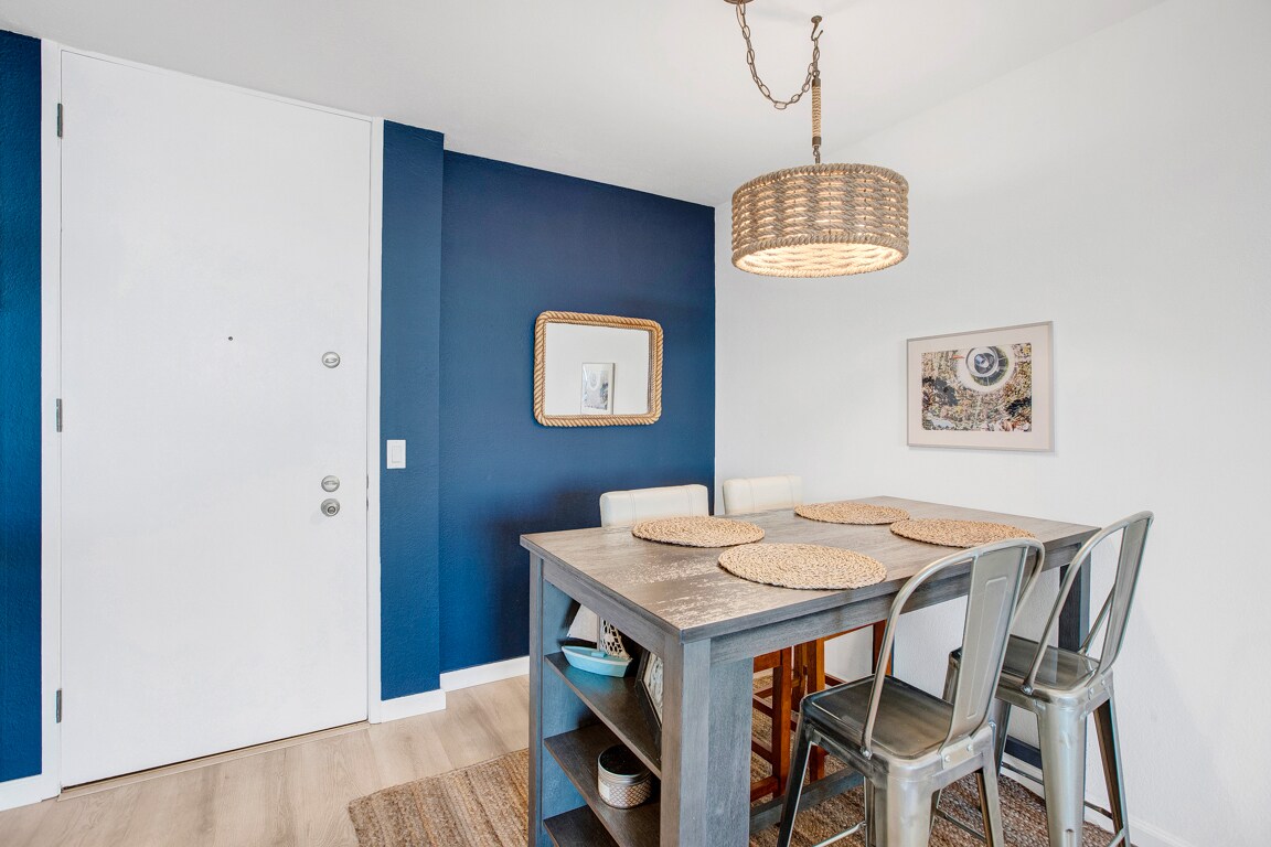 Building Photo - 1140 E Ocean Blvd