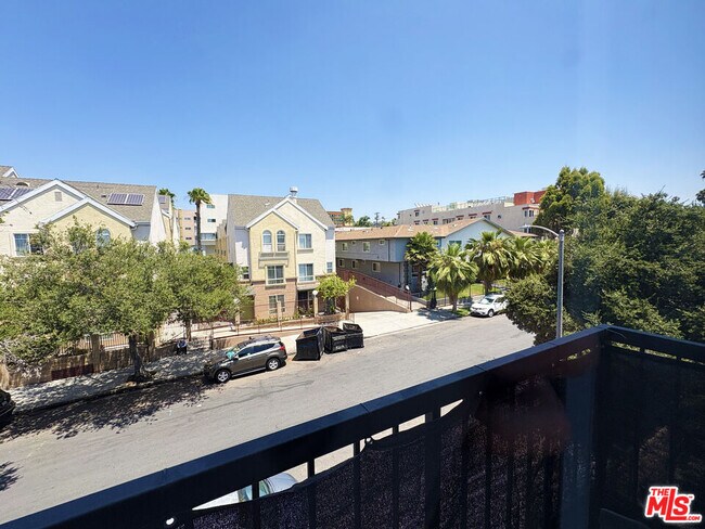 Building Photo - 5440 Carlton Way