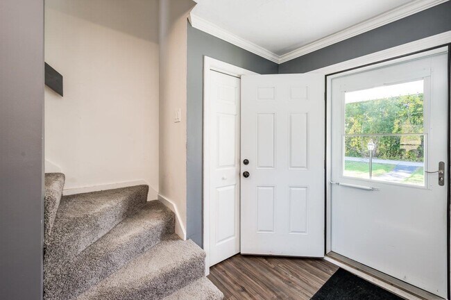 Building Photo - 7B Gagnon Hill Rd