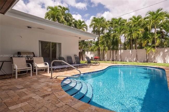 Building Photo - 2555 NE 202nd St