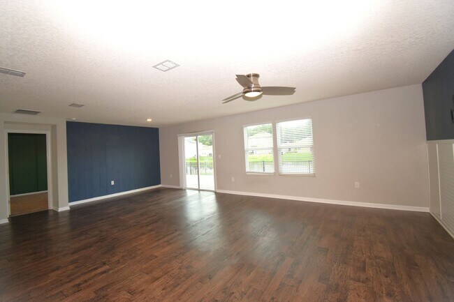 Building Photo - Welcome to Alta Lakes -  A Beautiful 4 Bed...