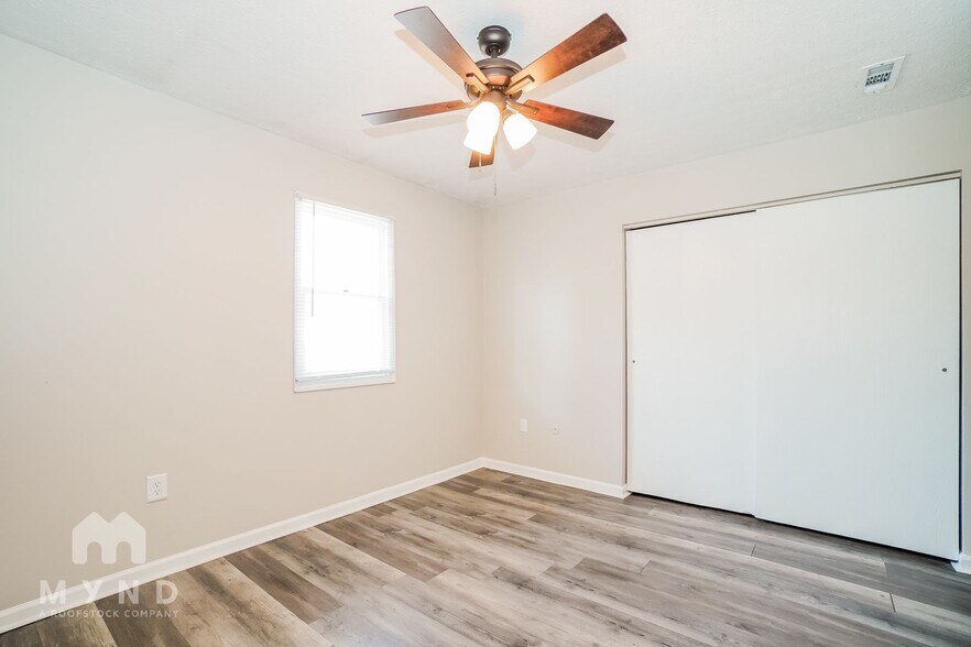 Building Photo - 1484 Willow View Dr
