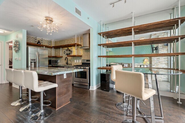 Building Photo - Modern 2-Bedroom Condo with Premium Amenit...