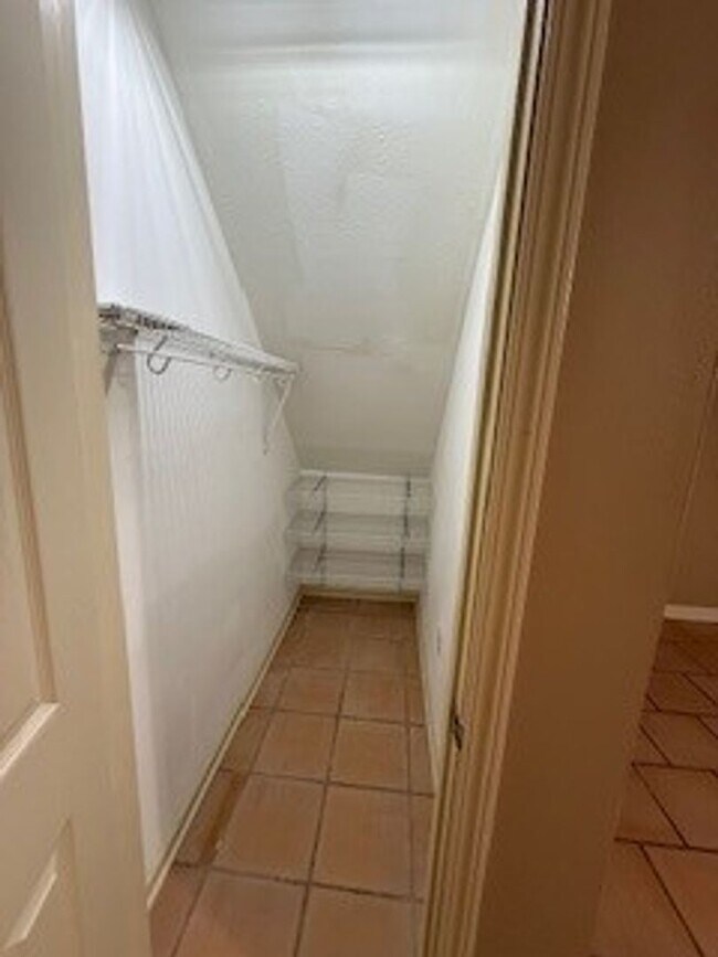 Building Photo - 4 Laura Dr