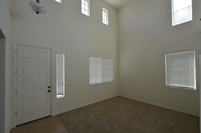 Building Photo - 1680 W Swan Pl