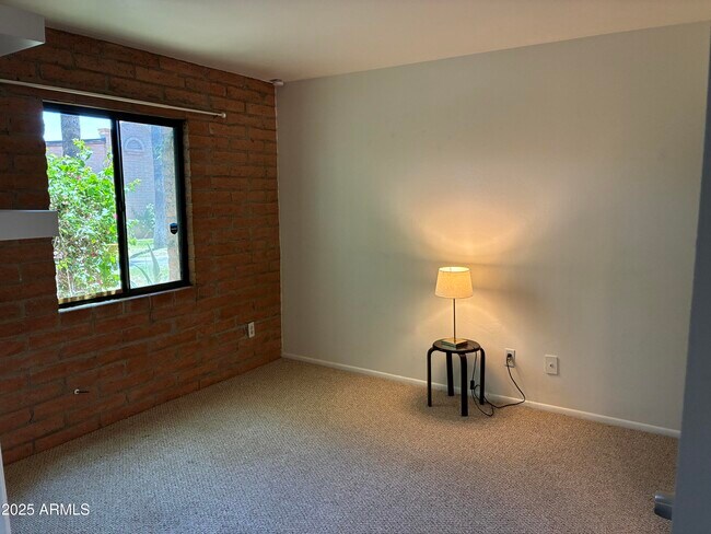 Building Photo - 3066 N 32nd St