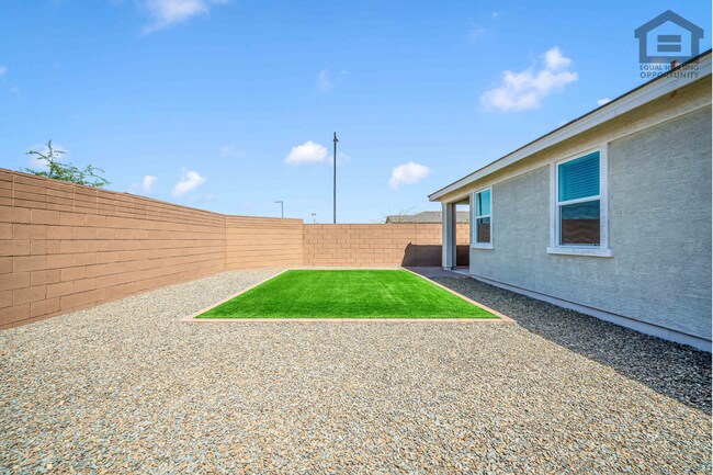 Building Photo - 4Bed/3Bath House at Thomas Rd/99th Ave! Ready for Immediate Move-In! -- Mother-In-Law Suite W/Pri...