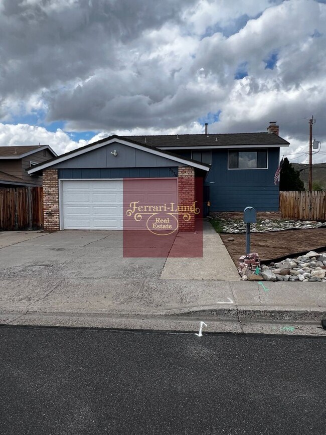 Primary Photo - 4 bedroom home near UNR- Kay DeAlba proper...