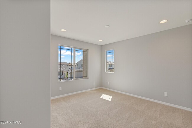 Building Photo - 8956 W Luke Ave