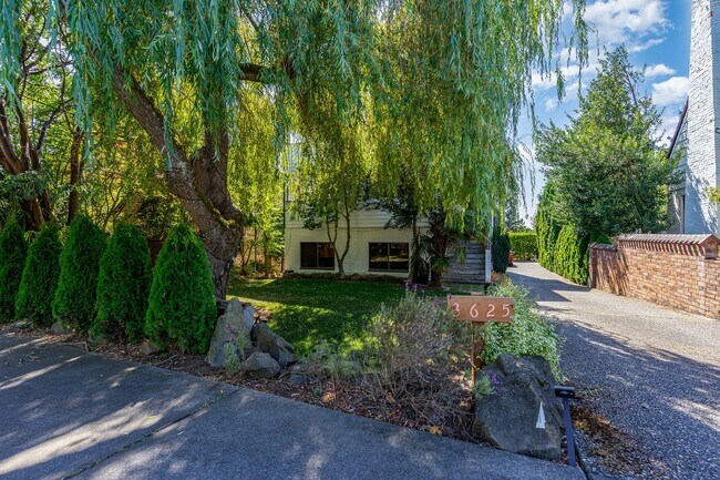 Building Photo - 4bd/3ba Seattle Home