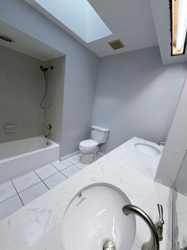 Building Photo - 8728 Jasmine Pond Dr