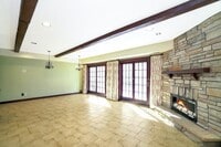 Building Photo - 16 Club Dr S