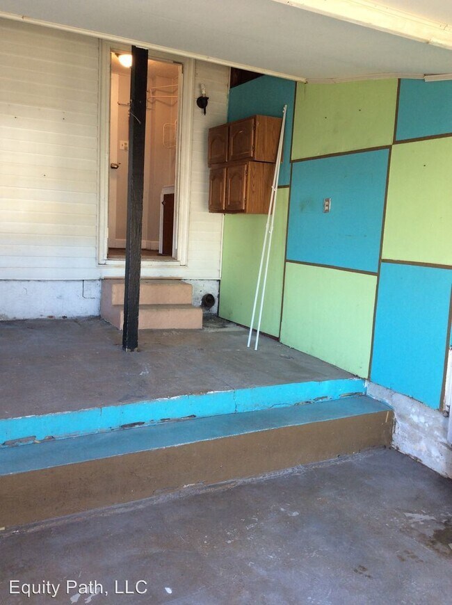 Building Photo - 2 br, 1 bath House - 941 W. Pine Street
