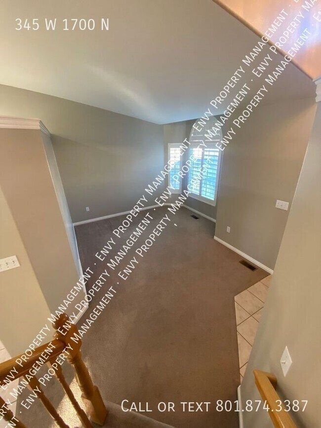 Building Photo - 345 1700 N