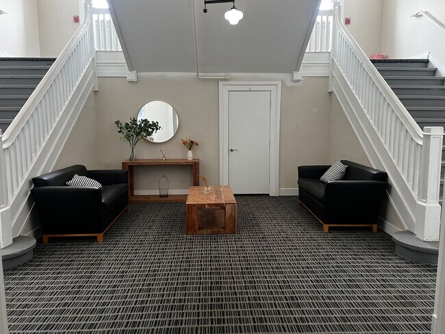 Building Photo - 4629 E Thompson St