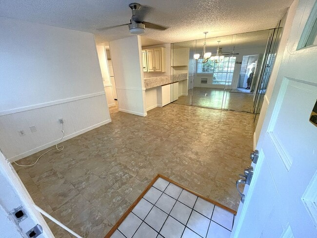 Building Photo - Updated 2-Bedroom Condo in Prime South Kihei Location in Keonekai Villages