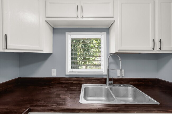 Building Photo - 522 Crawford St