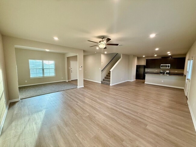 Building Photo - Modern Comfort and Stylish Living