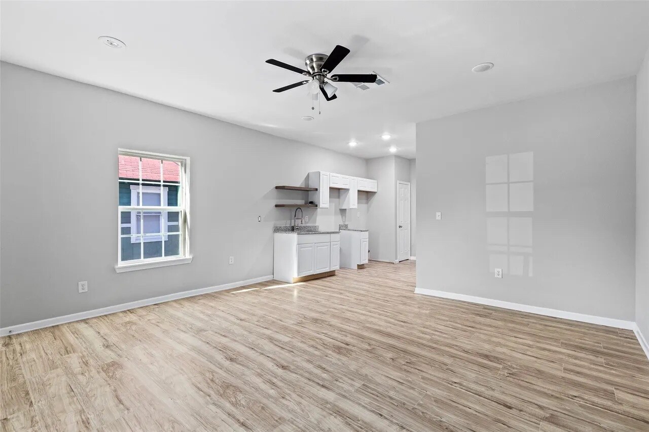 Building Photo - Room in Duplex on E Cannon St