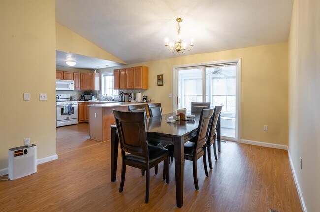 Building Photo - 4 Myopia Ln