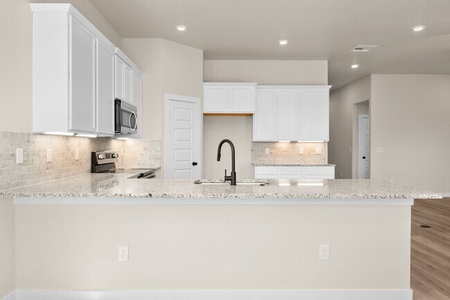 Building Photo - 4 Bedroom Rental Available July 7th in Lub...