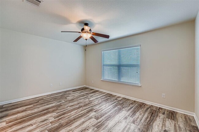 Building Photo - 208 Isabel Ln